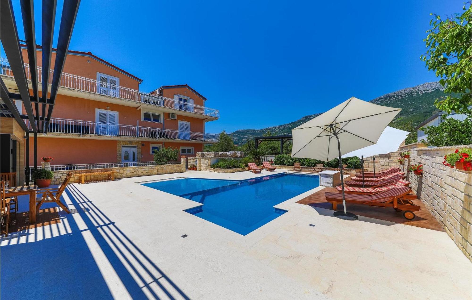 Lovely Apartment In Kastel Stari With Kitchen Kaštela Εξωτερικό φωτογραφία